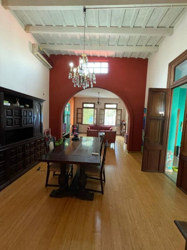 Imagen 3 de 15 de Hermosa Casa Con Amplio Jardín Y Cochera - Banfield