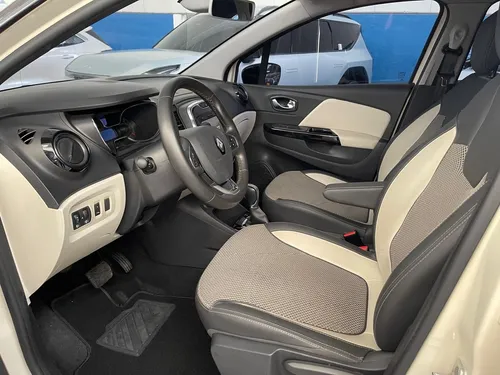 Renault Captur Intens at