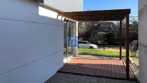 Casa, 2 Dormitorios, 1 Baño + Toilette, Punta Del Este, Venta- Ref: 835