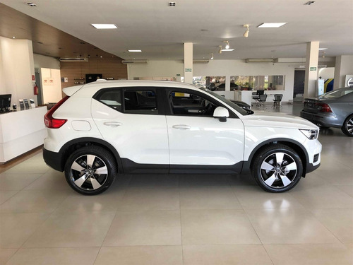Imagem 2 de 15 de Volvo Xc40 2.0 T4 Momentum Awd Gaso Geartronic 2020/2020 0km