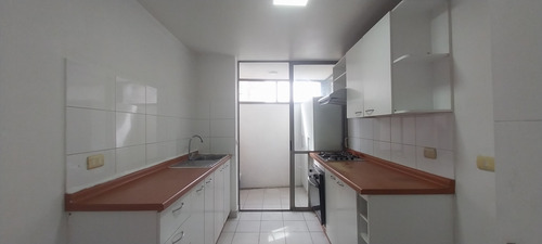 Amplio Departamento En Venta En Un Primer Piso