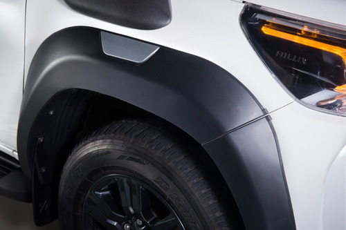 Imagen 2 de 3 de Juego Overfenders Toyota Hilux 2020-2022