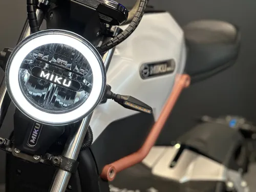 Moto Eléctrica Sunra Miku Max 2025