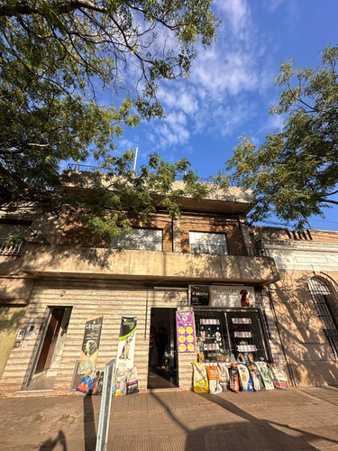 Casa En Venta De 4 Ambientes Mas Local
