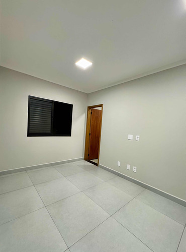 Linda Casa Térrea Com 3 Dormitórios