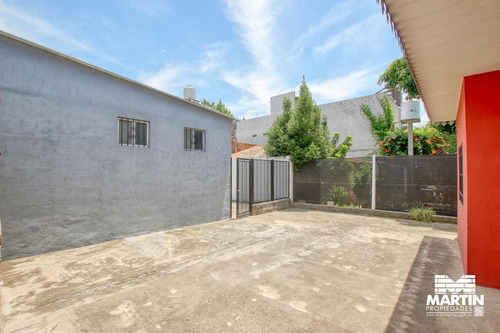 Imagen 14 de 30 de Depósito Y Casa De 3 Ambientes Con Patio Terraza Y Cochera Varios Autos