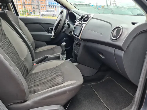 Renault Sandero Expression 1.6cc MT AA 4X2