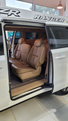 Imagen 14 de 15 de Kia Carnival 2016 2.2 Crdi Premium