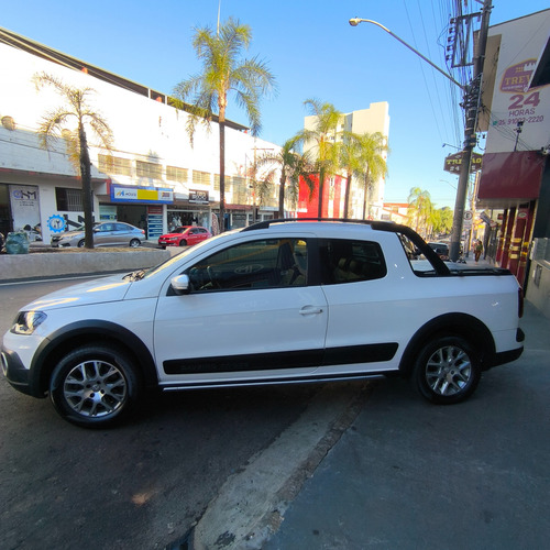 Volkswagen Saveiro 1.6 16v Cross Cab. Dupla Total Flex 2p