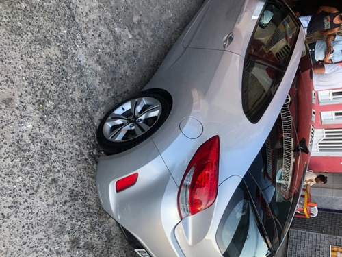 Imagem 5 de 6 de Hyundai Veloster 1.6 2013