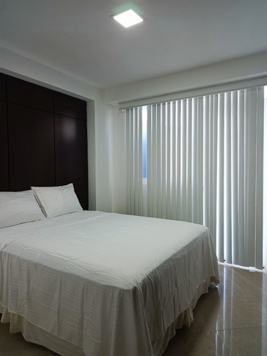 Apartamento En Alquiler Fijo, Blue Bay Playa Moreno. Pampat
