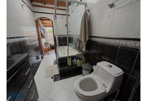 Amplia Casa Con Excelente Ubicación En Envigado!(mls#252487)