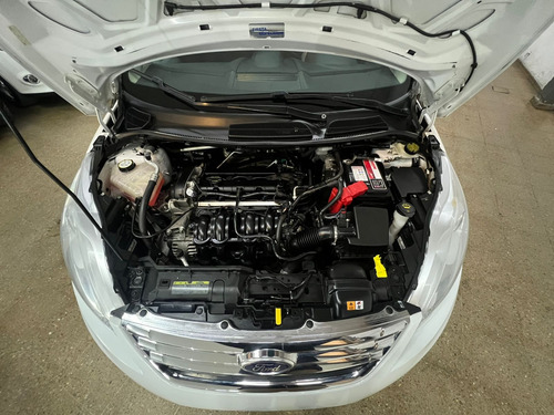Ford Fiesta Kinetic 1.6 Design Sedan 120cv Trend