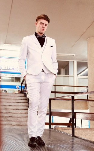 Imagen 2 de 5 de Traje Entallado Color Blanco Chaleco