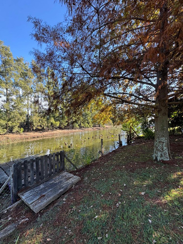 Venta Casa Con Vista Al Lago Central En Barrio La Isla, Nordelta.