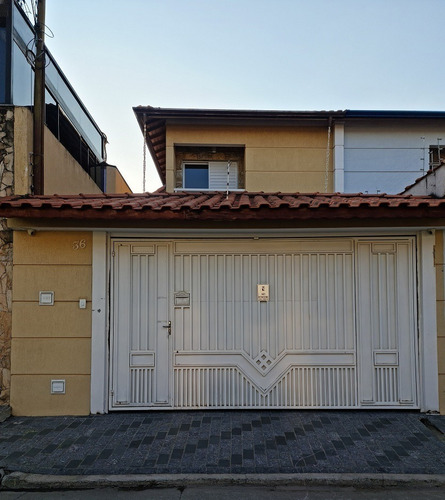 Lindo Sobrado Localizado Em Rua Particular (sem Saída).