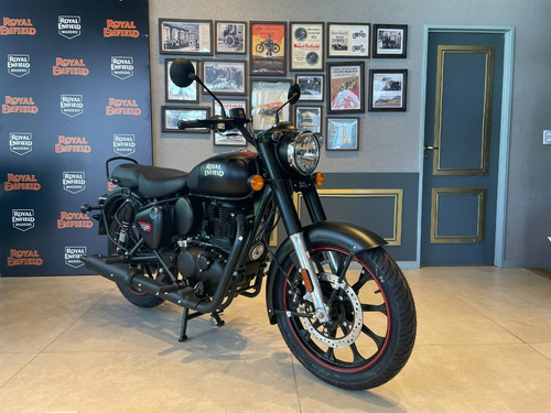 Imagen 3 de 25 de Royal Enfield Classic 350 Dark Stealth Black