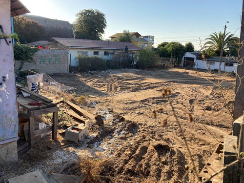 A Pasos De La Playa Y Frente A Una Plaza