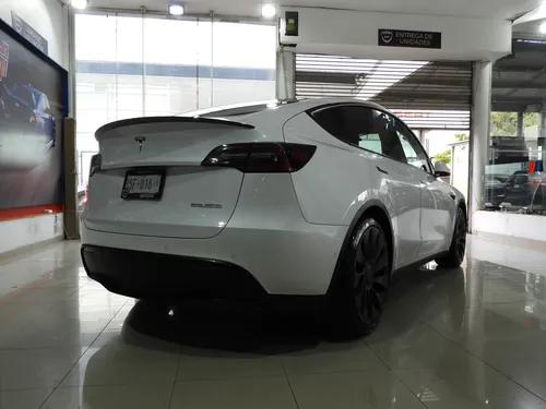 Tesla 2021 Model Y
