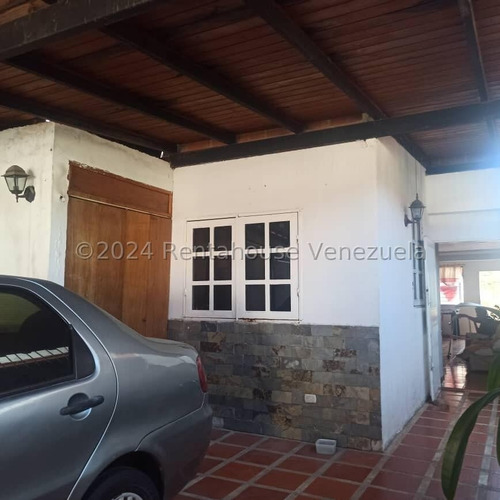 Amplia Casa Altos De Copacabana. Guarenas. Ar. Mls # 24-19894