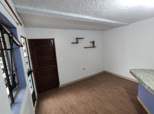 Imagen 7 de 15 de Alquiler Suite Para Estudiante O Joven Profesional, Ubicada En Sector Familiar, Cerca De Universidades, Lineas De Buses, Área De Restaurantes Y Demás Servicios.