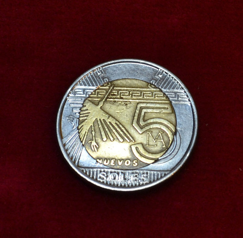 Moneda De Perú De 5 Nuevos Soles Año 2011 - En Rosario - (Usado)
