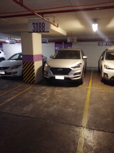 Arriendo Estacionamientos Edificio Alcántara 200
