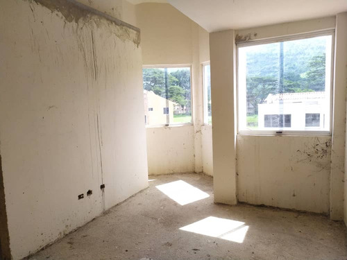 Town House En Venta En Obra Gris Ubicado En Residencias Vista Al Golf Urb Villas De San Diego Country Club. St