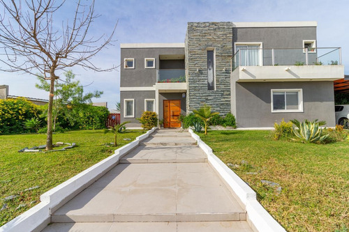 Imagen 6 de 30 de Venta Casa De Categoria A La Laguna - Escriturada Area 9 - La Mejor De San Sebastian - Permuta !!