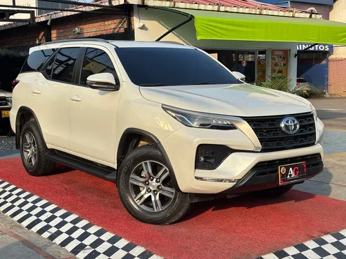 Toyota Fortuner Sr 2.4 4x2 At Diesel