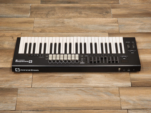 Controlador Midi Usb Novation Launchkey 49 Mk2 Negro (Usado)