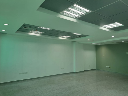 Oficina Empresarial En Alquiler En Centro Empresarial Lechería (cel)