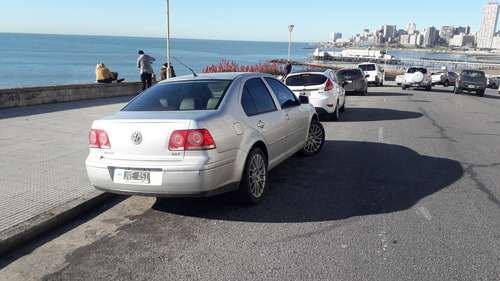 Imagen 4 de 12 de Volkswagen Bora 2011 1.8 Highline T Tiptronic Cuero
