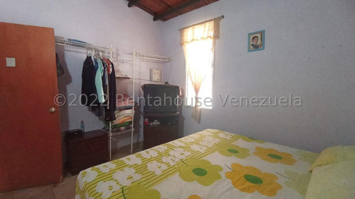 Linda Y Conservada Casa En Urbanismo Privado La Piedad Norte Cabudare Gabriela C