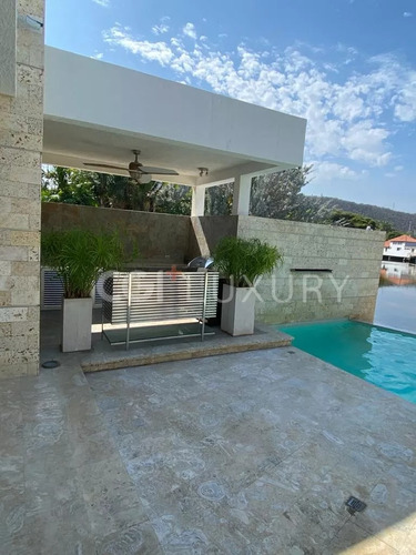 Cgi+ Luxury Lecheria Ofrece En Venta Casa En Las Villas.