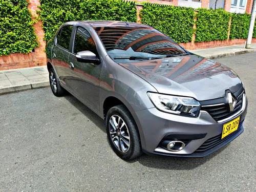 Renault Logan 1.6 Privilege / Intens