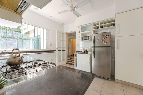 Venta/permuta Casa De 3 Dormitorios B. Parque