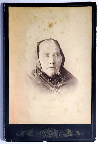 Dos Fotografías Anciana (1890)fotógrafo H. Molina. San Telmo (Usado)