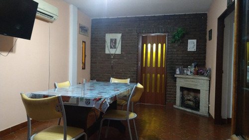 Casa Ubicada En Isidro Casanova, Partido De La Matanza, Excelente Ubicación.