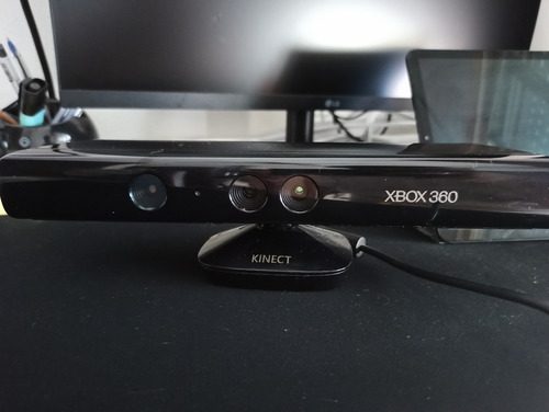 Kinect Xbox 360 + Juego Kinect Aventures (Usado)