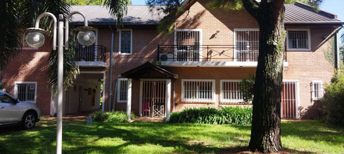 Excelente Chalet De 400 M2 Cubiertos, Ideal Vivienda Permanente En La Mejor Ubicacion Del Barrio Parque Alvear I (sobre Avenida Principal)