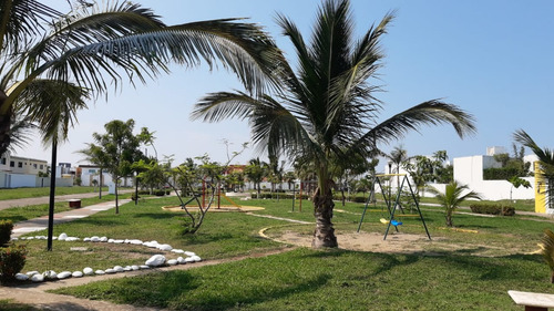 Casa En Venta En Veracruz. Con 4 Recamaras. Fracc. Las Palmas.