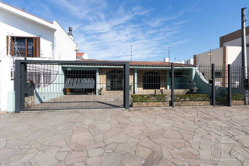 Casa Em Camaquã Com 5 Dormitórios - Lu268787