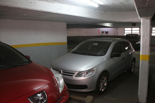 Imagen 6 de 8 de Venta De Cochera Cubierta En Once Seguridad 24hs