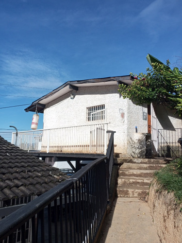 Best House Vende Hermosa Y Cómoda Casa En Colinas De Carrizal, Sector Las Peritas.