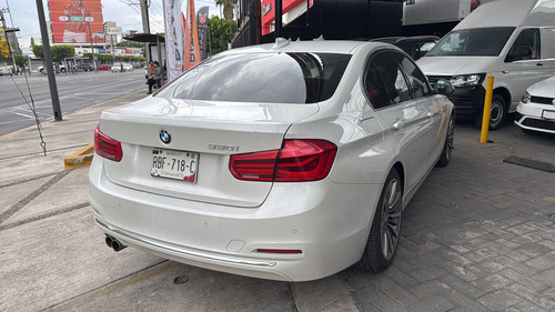 BMW Serie 3 2.0 330ia Luxury Line At