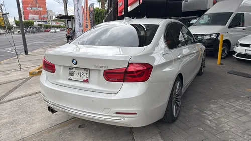 BMW Serie 3 2.0 330ia Luxury Line At