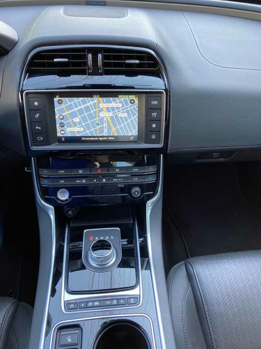 Jaguar Xe 2016 2.0 Pure At