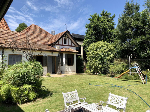 Excepcional Chalet De Estilo Sobre Lote Doble - Venta Directa!!