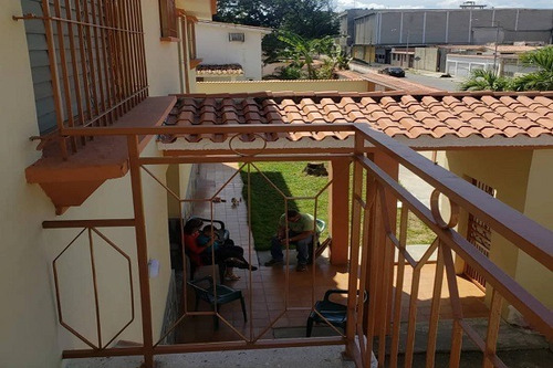 Imagen 16 de 23 de Asein1022 Vende Amplia Casa En La Urbanización Los Caobos En Valencia